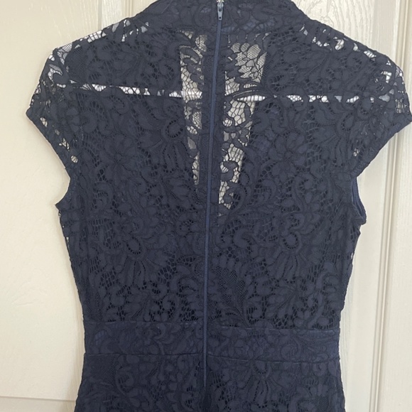 Lace dress - Picture 4 of 4